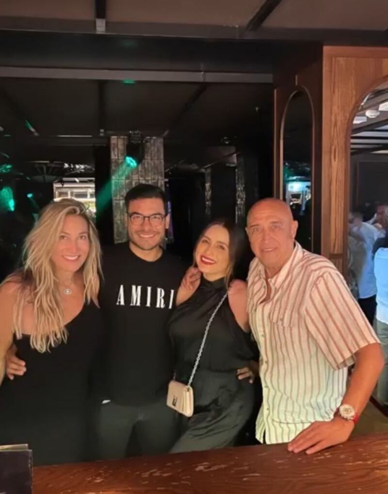 Carlos Rivera y Cynthia Rodríguez salen junto a Pedro y a su esposa