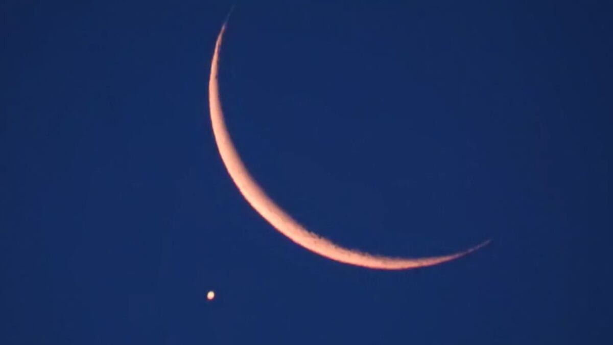 Desde el beso lunar de Júpiter hasta Marte en triángulo: El cielo nocturno brillará en febrero