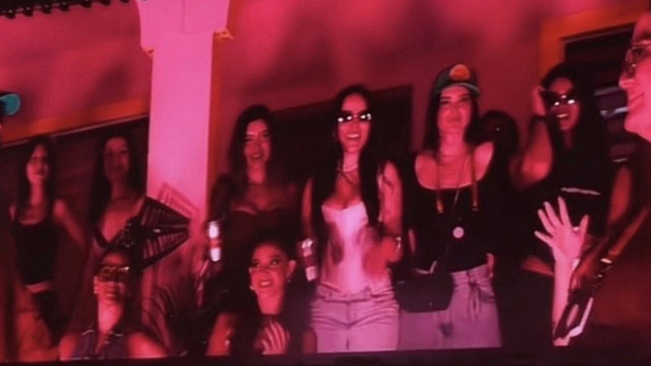 La conductora fue la invitada especial en el tercer concierto de Bad Bunny en México
