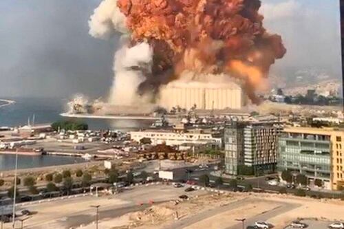 Impactantes videos de la enorme explosión en Beirut, Líbano, que dejó varios heridos