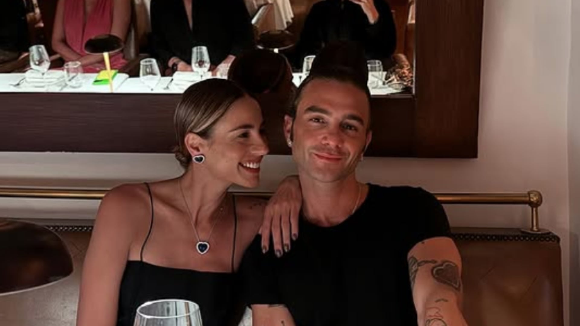 Carla Giraldo junto a su novio