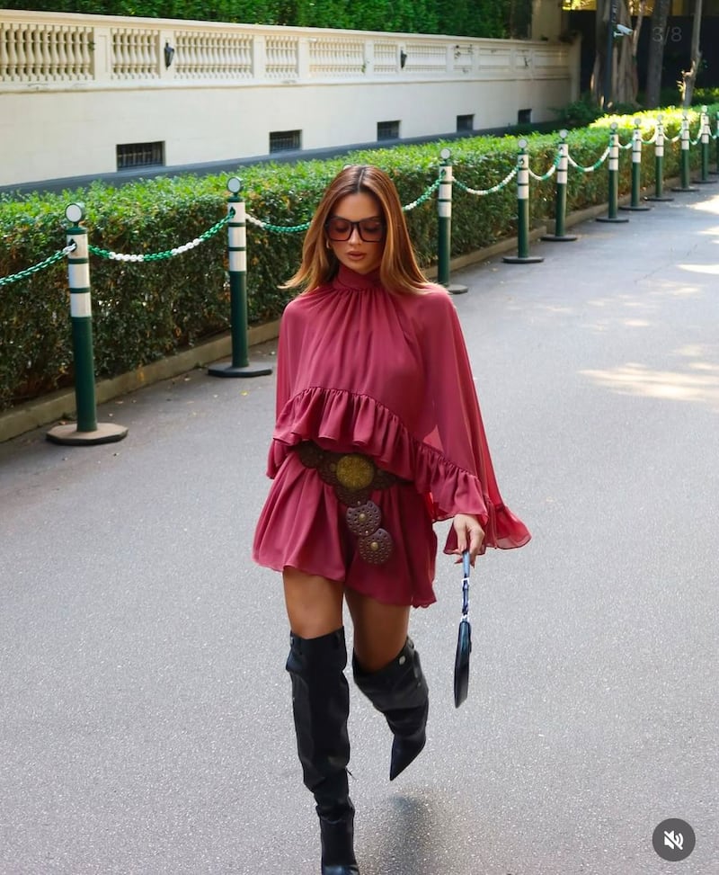 Los vestidos con capa serán tendencia este año