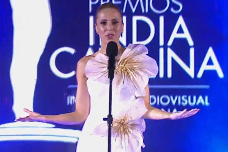 El vestido que casi hace que Alejandra Azcárate hiciera un ‘oso’ a nivel nacional.