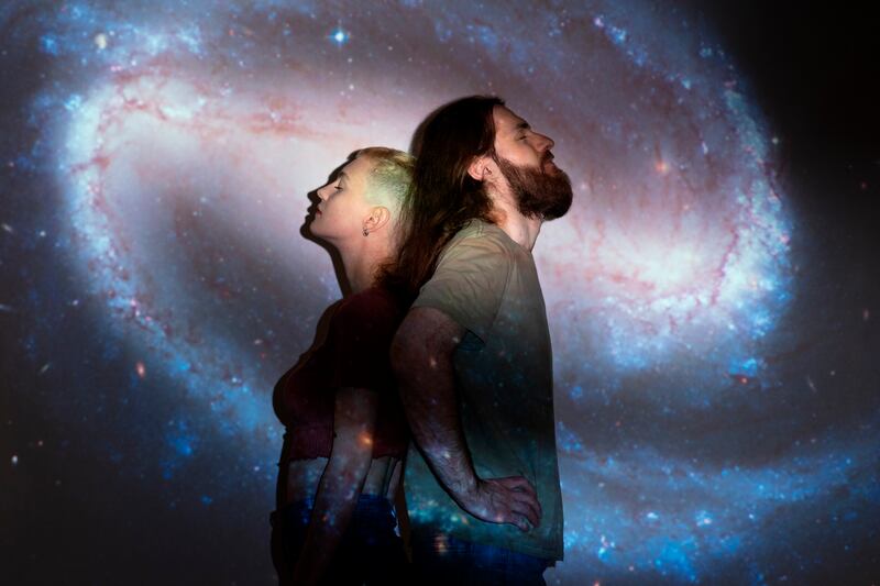 ¿Cómo pedirle una pareja al universo?