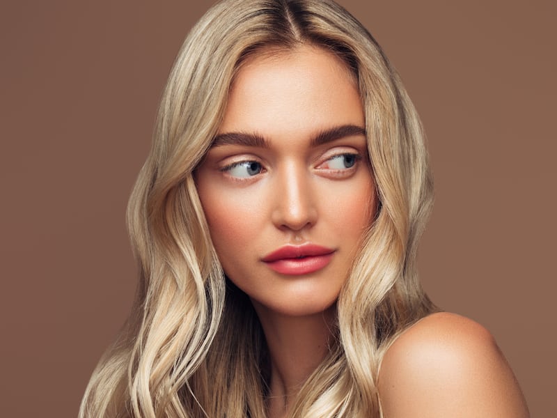 ¿Cómo es el rubio ‘Biarritz’? La tendencia de cabello que todas están amando por su elegancia