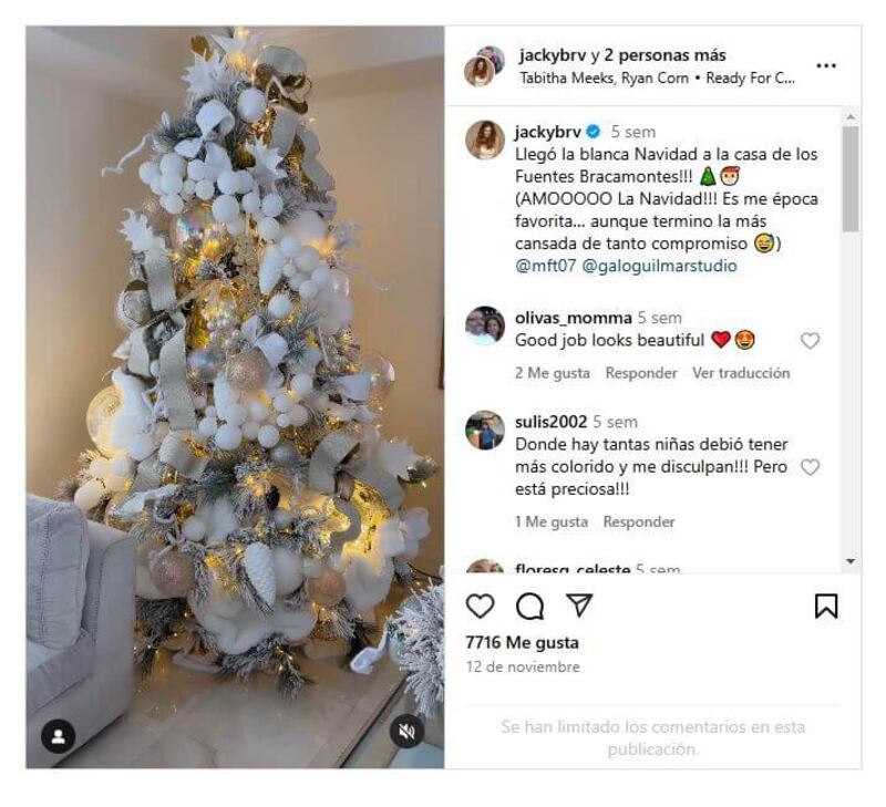 El árbol de Navidad de Jacky Bracamontes