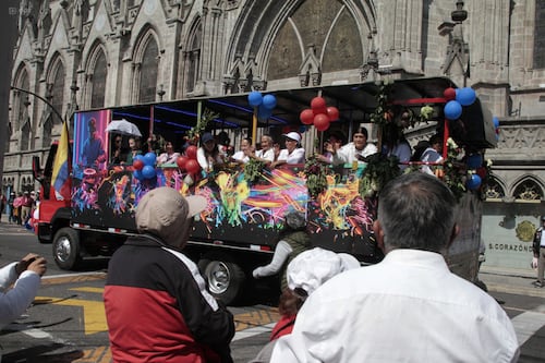 ¡Sube a una chiva! Así es cómo un bus campesino se transformó en la fiesta rodante que enciende las Fiestas de Quito