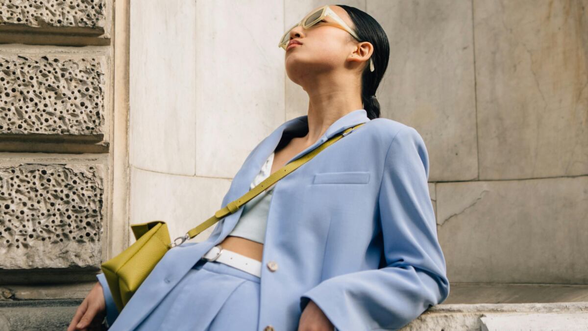 Traje sastre con hombreras