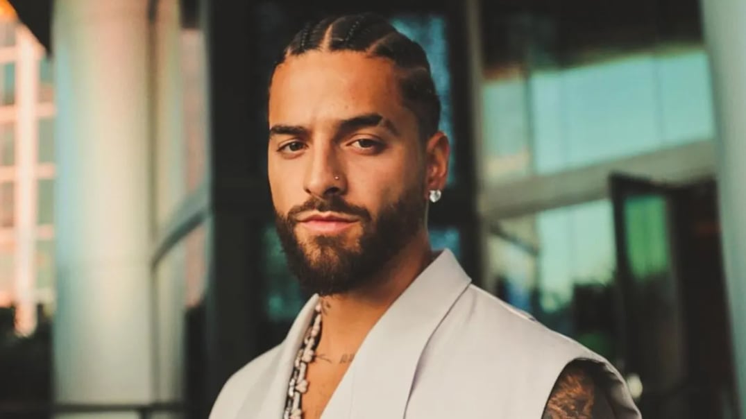 Maluma se molesta porque le robaron su celular en la feria