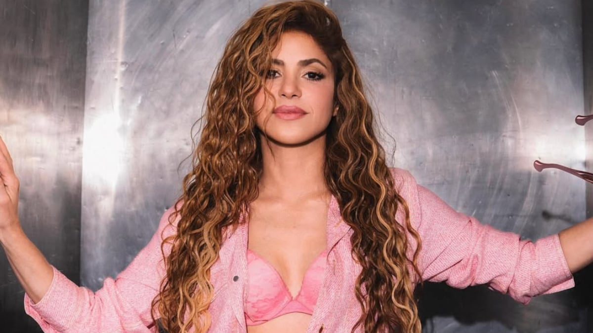 ¡Shakira desafía las reglas de la moda! Así usó leggings con tenis a sus 49
