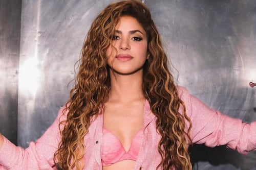 ¡Shakira desafía las reglas de la moda! Así usó leggings con tenis a sus 49