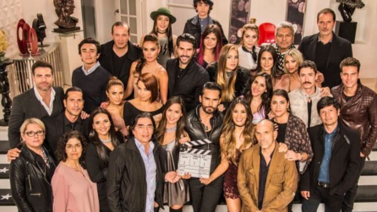 Elenco Sin senos sí hay paraíso