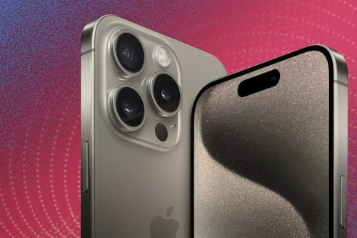 Un hombre recibe 60 iPhone 15 Pro Max por un error de Apple