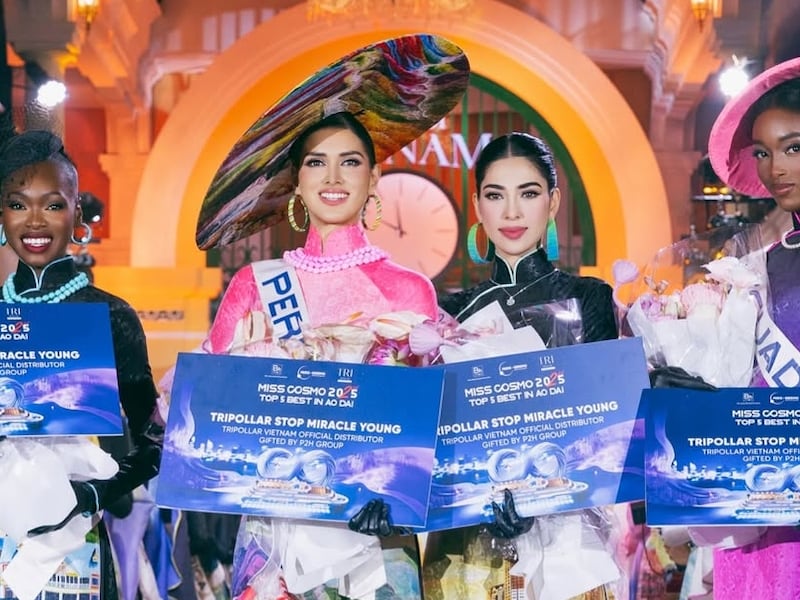 ¡Orgullo ecuatoriano! Alexandra Mina conquista Vietnam con su belleza, energía y traje nacional en el Miss Cosmo 2025