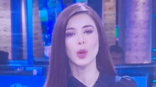 Los presentadores de Caracol y RCN se visten de "luto" por la reina Isabel