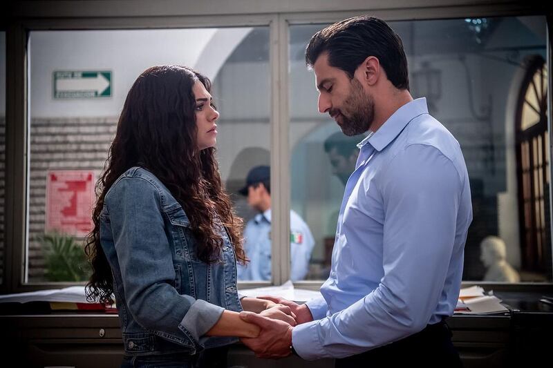 Livia Brito y Osvaldo de León son pareja en 'Minas de pasión'