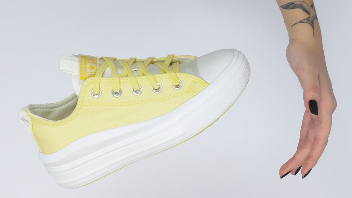 Los tenis blancos quedaron en el pasado, esta es la nueva tendencia.