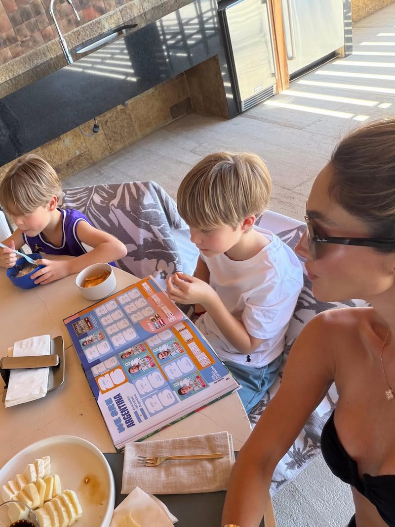 Anahí celebra su cumpleaños junto a su familia desde la playa