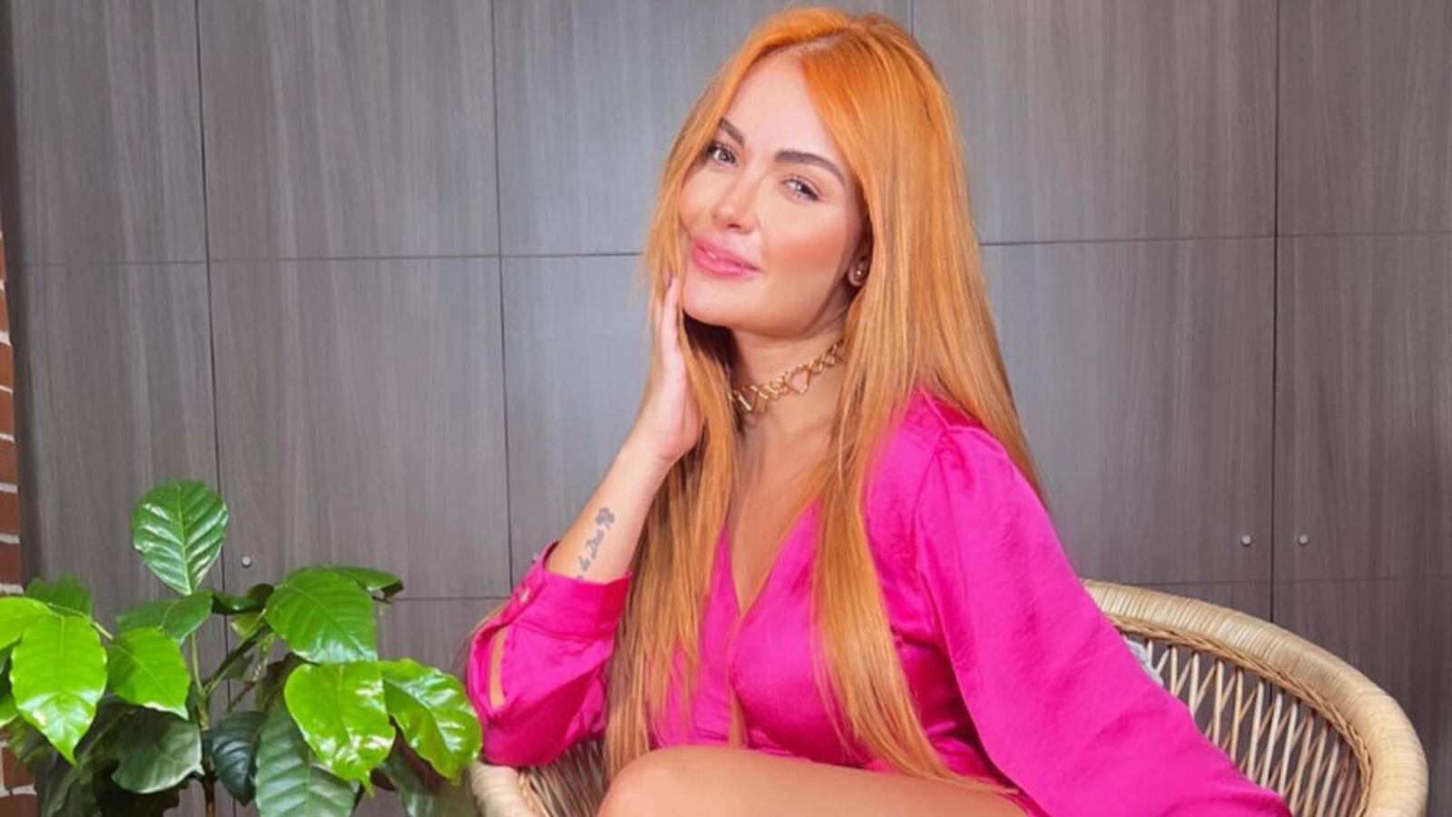 Sara Uribe responde a usuario que la llamó solterona.