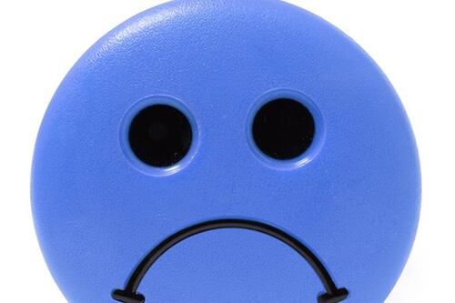 Intentar ser feliz es una pérdida de tiempo que te puede hacer sentir miserable