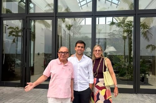 Juan Sebastián Noboa, hermano del presidente Daniel Noboa, inaugura Atrio Gastronómico, un nuevo punto de encuentro culinario en Samborondón