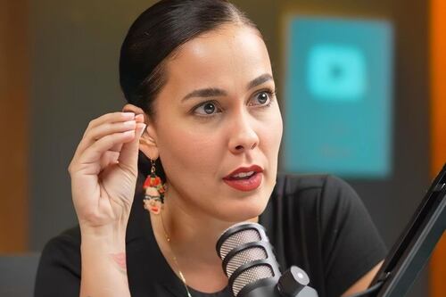 Ecuador revoca la visa de la periodista Alondra Santiago