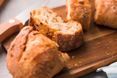 Comer pan podría hacerte subir de peso, incluso sin comer más