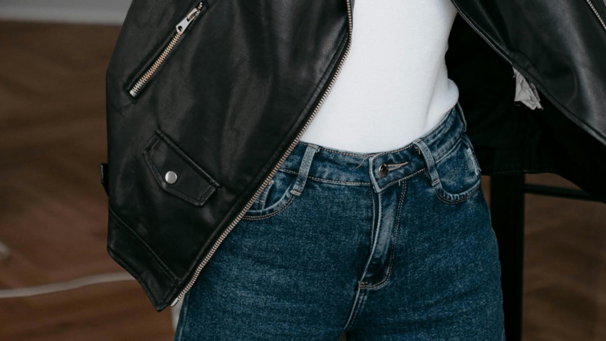 ¿Cómo usar mom jeans en 2026?