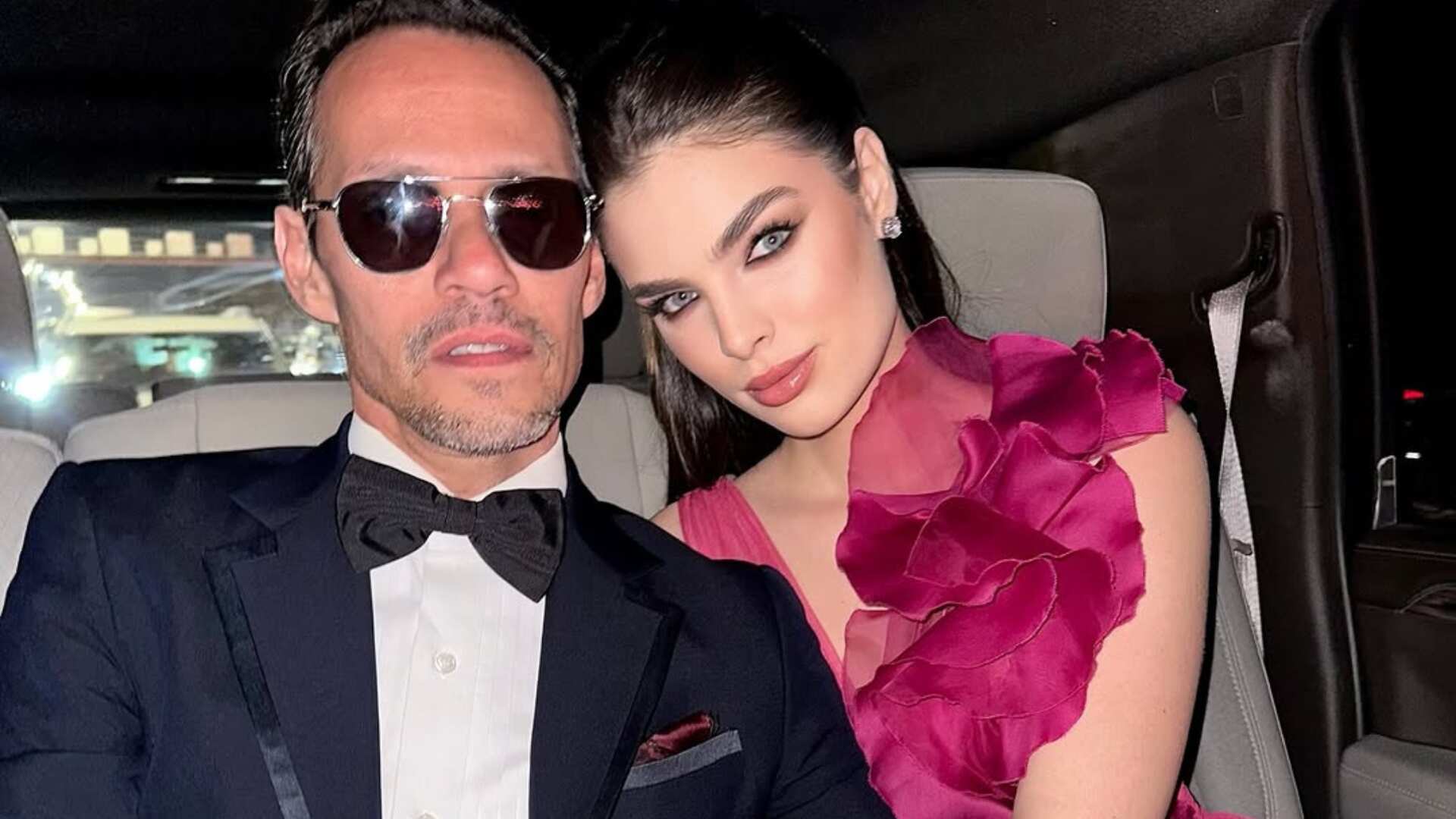 Nadia Ferreira y Marc Anthony se besaron durante la conducción que ella estaba haciendo en al alfombra magenta.
