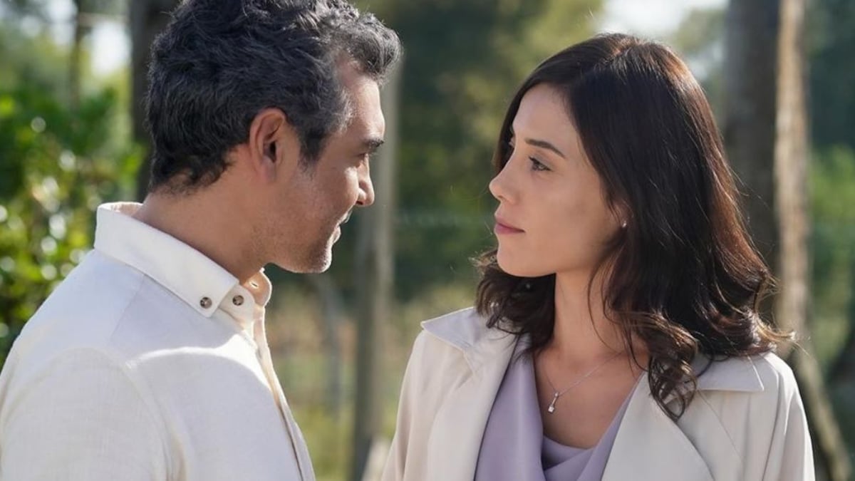 Cansu Dere y Caner Cindoruk protagonizan la telenovela 'Traicionada'