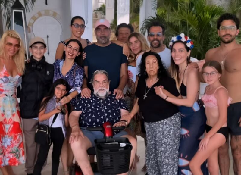 Frida Sofía comparte enternecedora foto familiar.