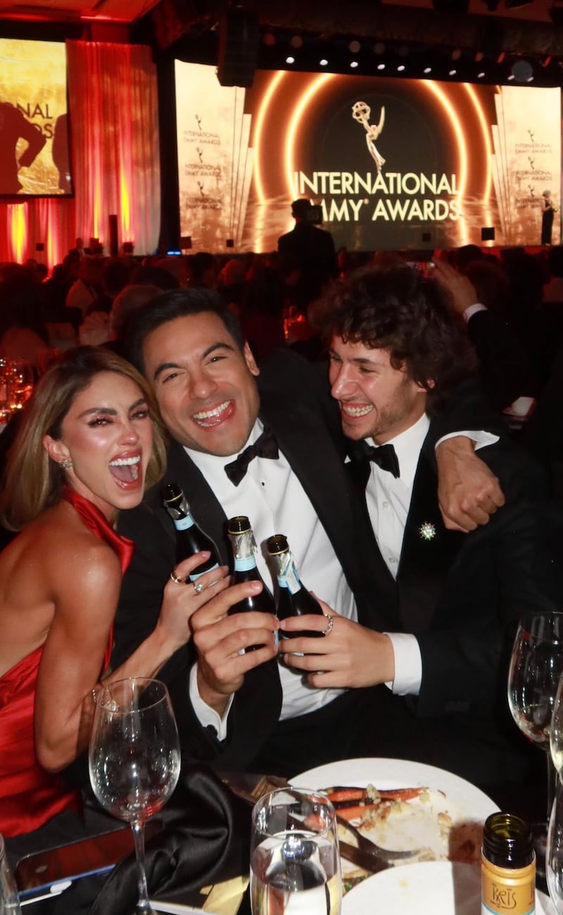 Anahí, Carlos Rivera y Juanpa Zurita en los International Emmy Awards