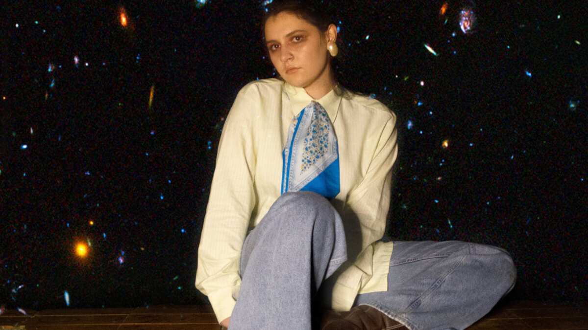 La estética de abuelo será la tendencia ganadora de 2024 y es la más reconfortante.