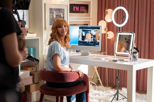 No creo que la IA vaya a reemplazarlo todo; el público siempre sabe lo que le gusta: Lisa Kudrow