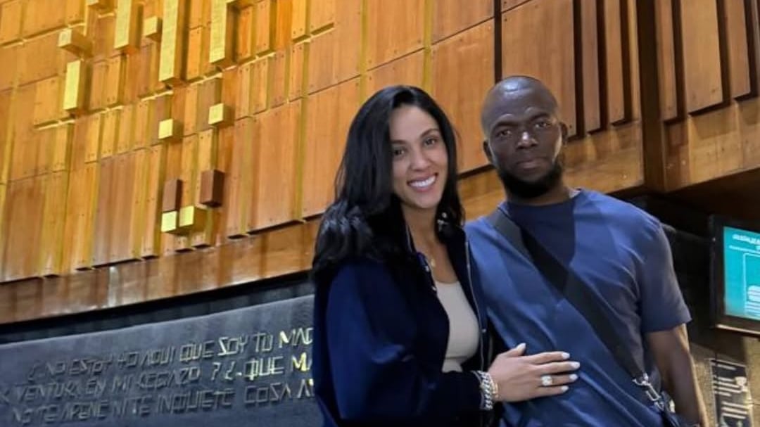Sharon Escobar junto a Enner Valencia en la Basílica de Guadalupe