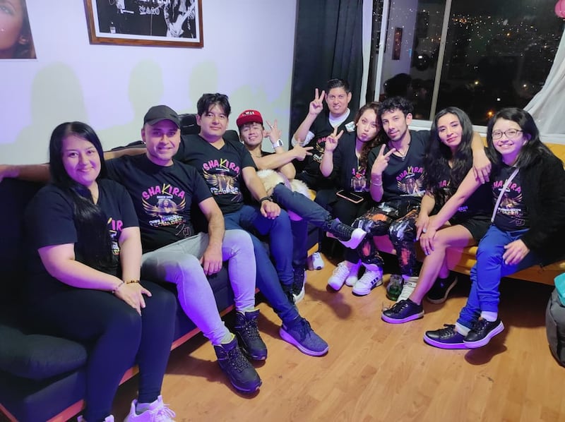 Club de Fans de Shakira en Ecuador está formado por unos 40 miembros distribuidos en Quito, Guayaquil, Ibarra y Manabí.