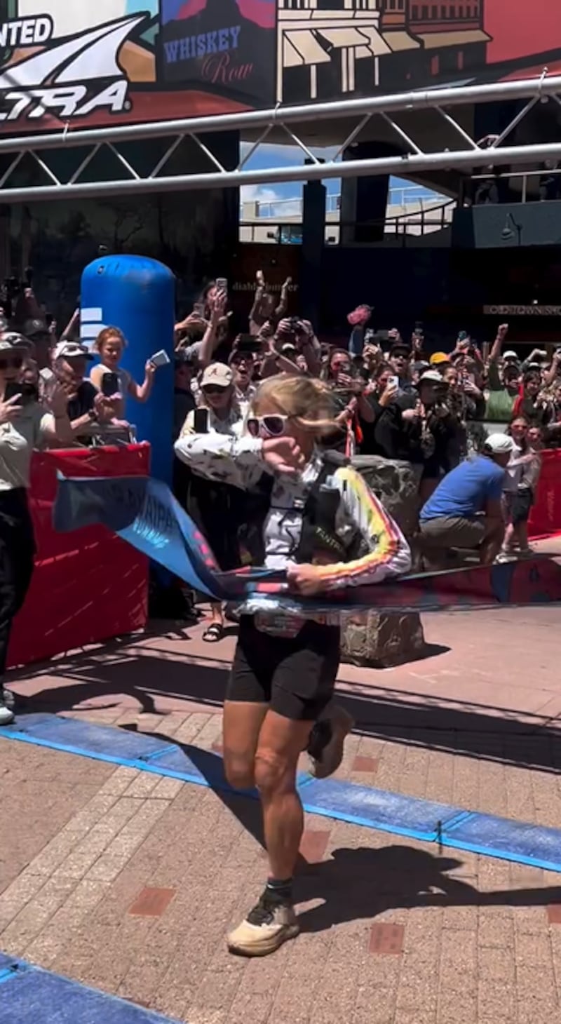 Rachel Entrekin: la mujer que venció al desierto y rompió todos los récords en la la ultramaratón