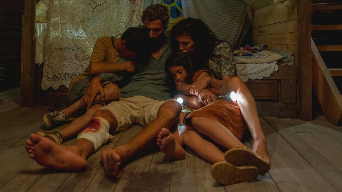 Zain Al Rafeea como Adam, Ziad Bakri como Nabil, Nadine Labaki como Yasmine y Riman Al Rafeea como Jana en 'El castillo de arena'