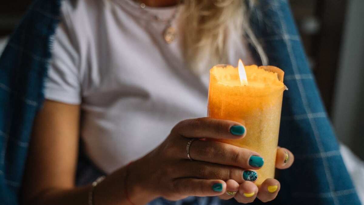 Los rituales con velas para atraer no faltan en la víspera de Año Nuevo