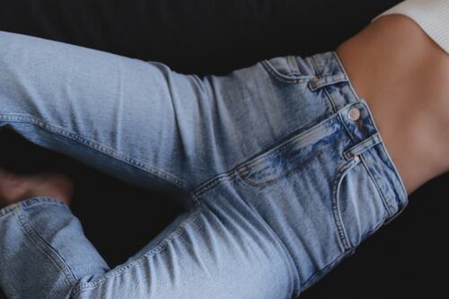 Los jeans ‘capri’ están de vuelta: serás la más elegante si los combinas con estos zapatos