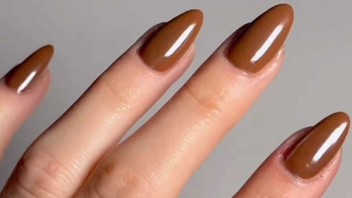 La manicura 'cinnamon spice' es una de las más pedidas por las mujeres elegantes en el otoño