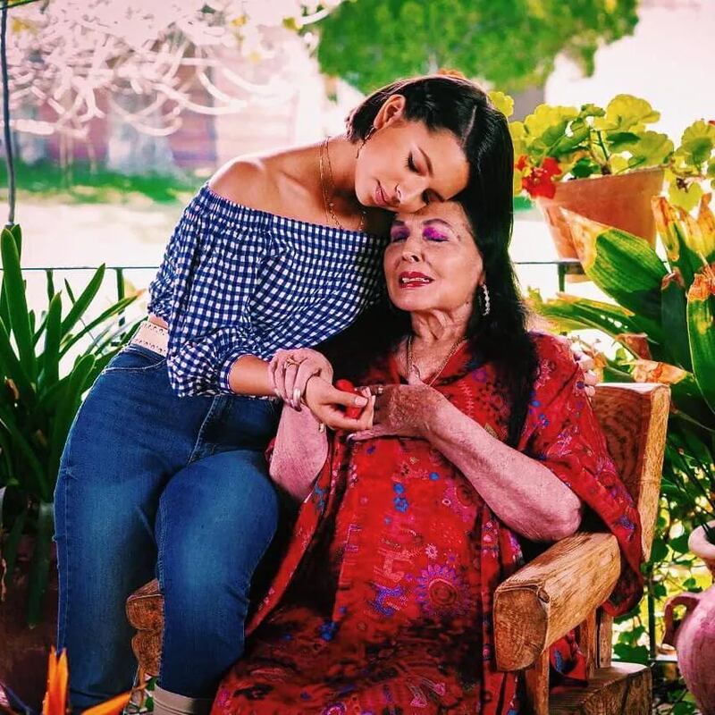Ángela Aguilar y su abuela Flor Silvestre
