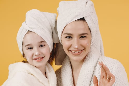 Alerta dermatológica: Los riesgos ocultos detrás de la tendencia del “skincare” para niñas