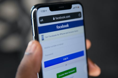 Cómo saber si alguien usa tus fotos en Facebook en un perfil falso: así puedes hacerlo