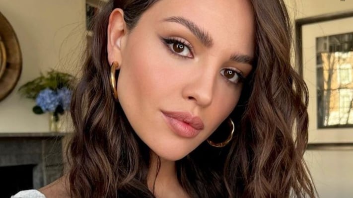 Reaparece con "perfil griego"