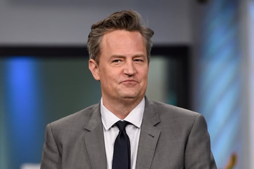 Condenan a prisión al asistente de Matthew Perry por su participación en la muerte del actor