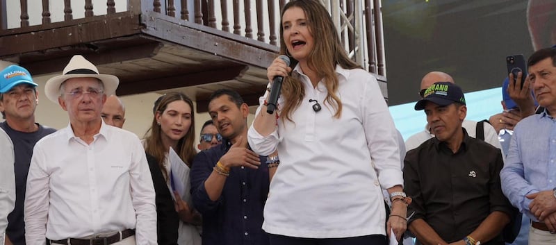 Foto Paloma Valencia alerta control criminal tras amenaza a Juan Daniel Oviedo.