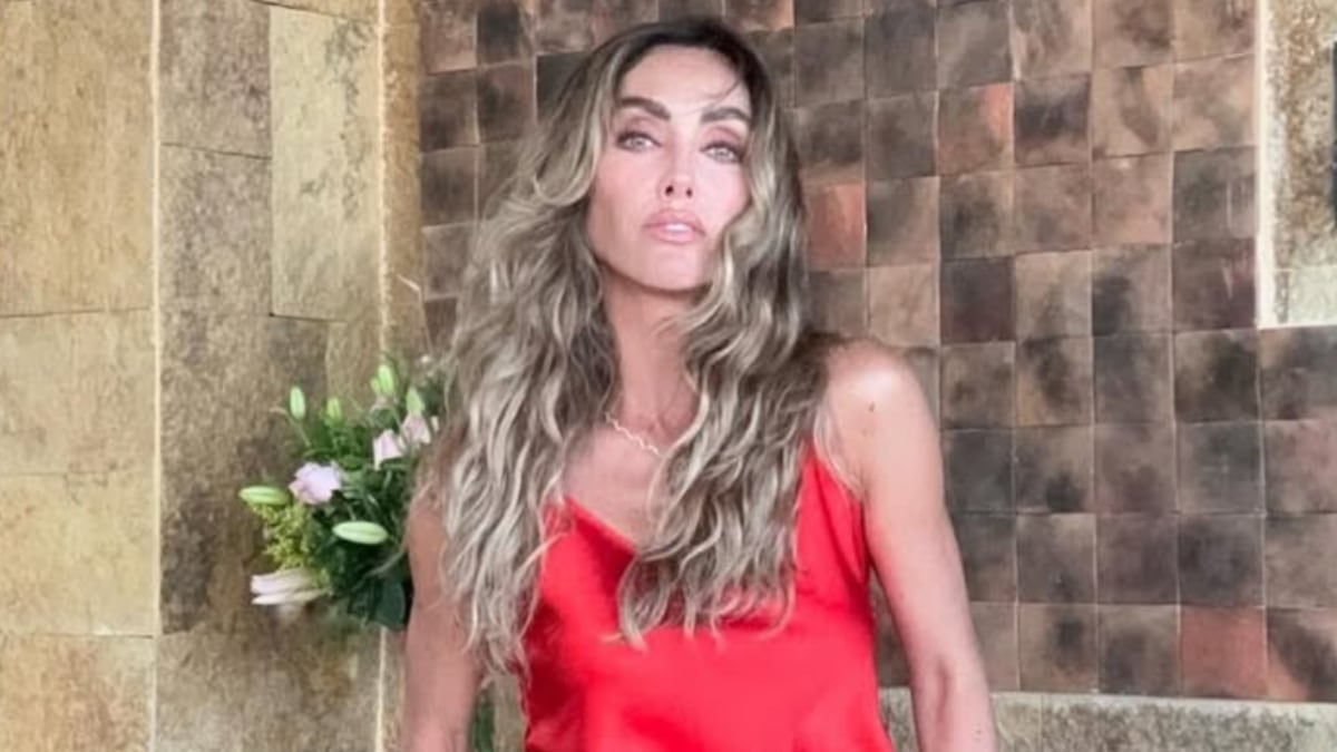 Anahí vuelve a retar a Carolina Herrera: el diminuto bikini negro a sus 43 que se llevó los aplausos