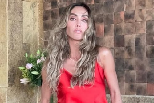 Anahí vuelve a retar a Carolina Herrera: el diminuto bikini negro a sus 43 que se llevó los aplausos