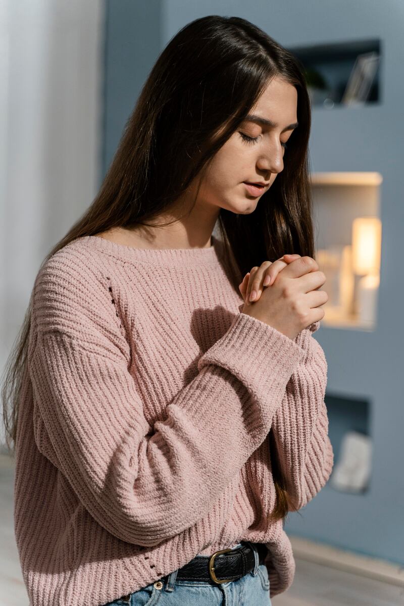 ¿Extrañas a esa persona? Conoce esta poderosa oración para pedir que regrese a tu vida con amor